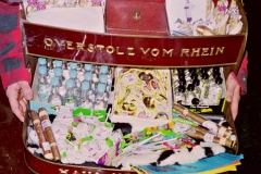 pleiteg0022_bauchladen